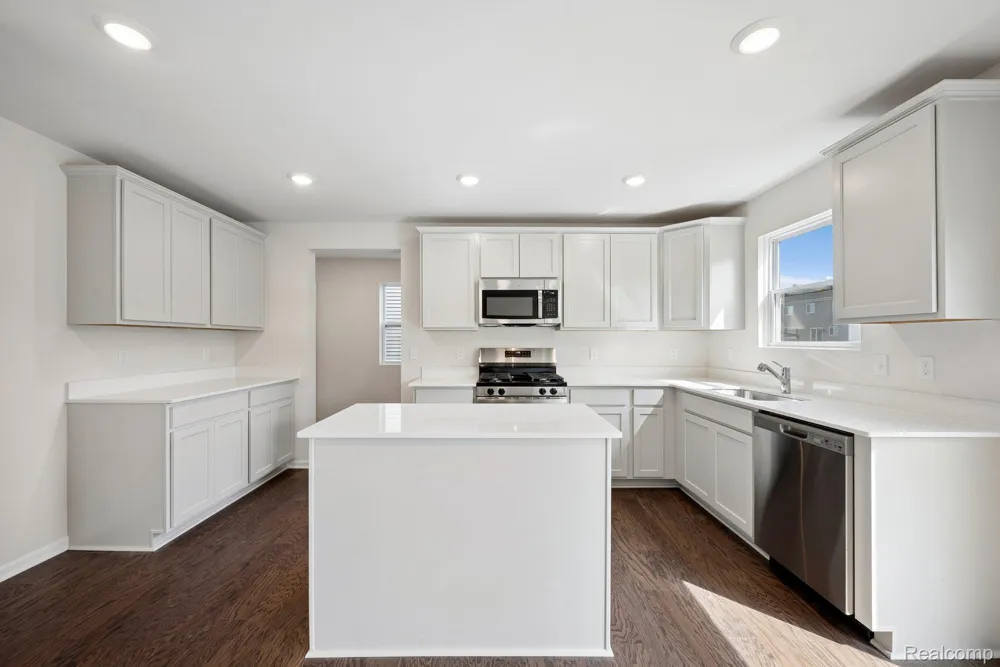 368 Edge Brook Drive Holly Township, MI 48442