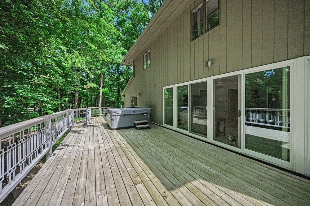 8656 W R AVENUE Texas Charter Township, MI 49009