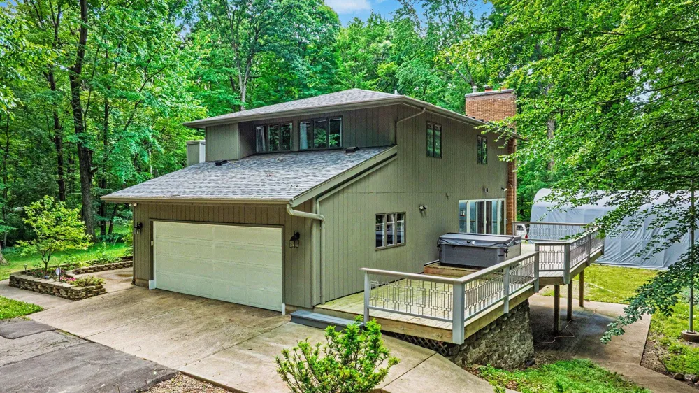 8656 W R AVENUE Texas Charter Township, MI 49009