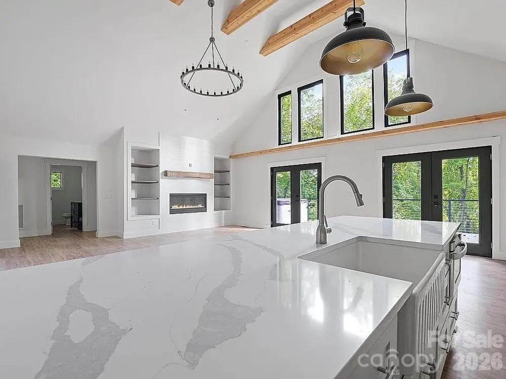 384 Cascada Vista Drive Chimney Rock, NC 28720