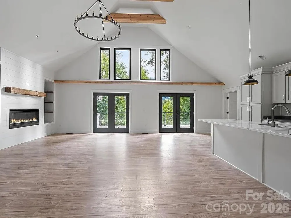 384 Cascada Vista Drive Chimney Rock, NC 28720