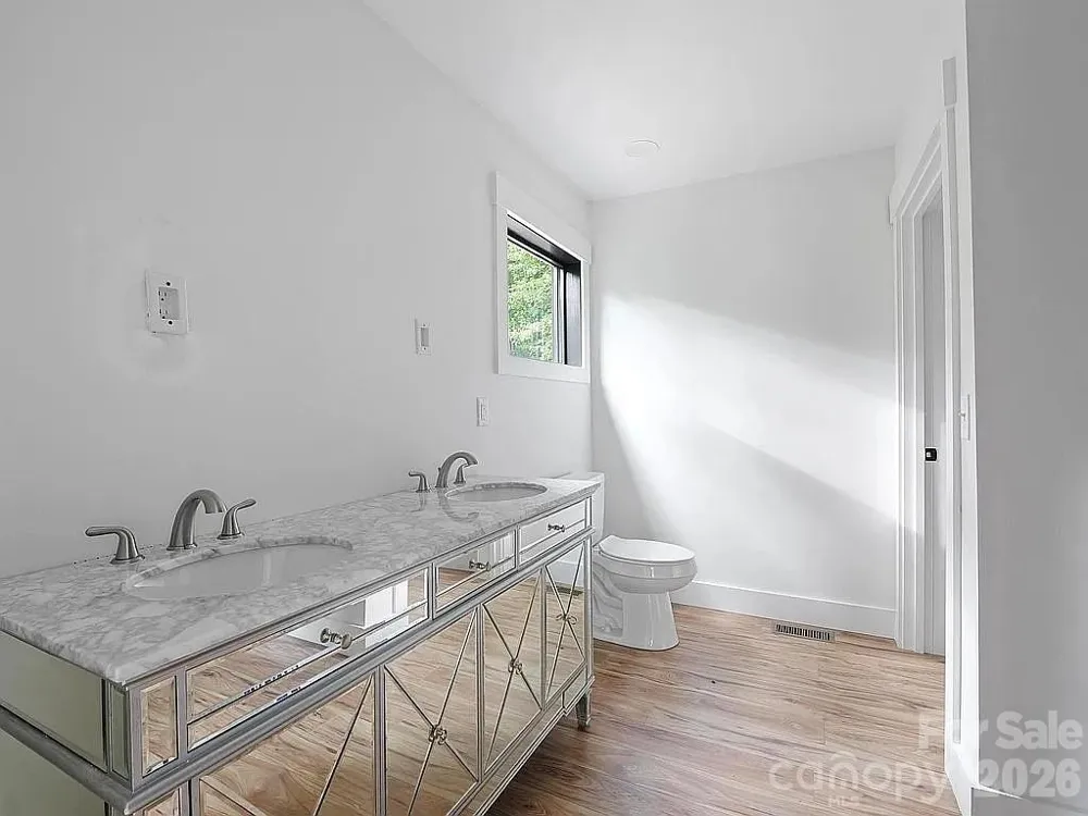 384 Cascada Vista Drive Chimney Rock, NC 28720