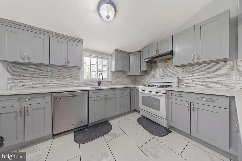 1114 MAGIE AVENUE Elizabeth, NJ 07208