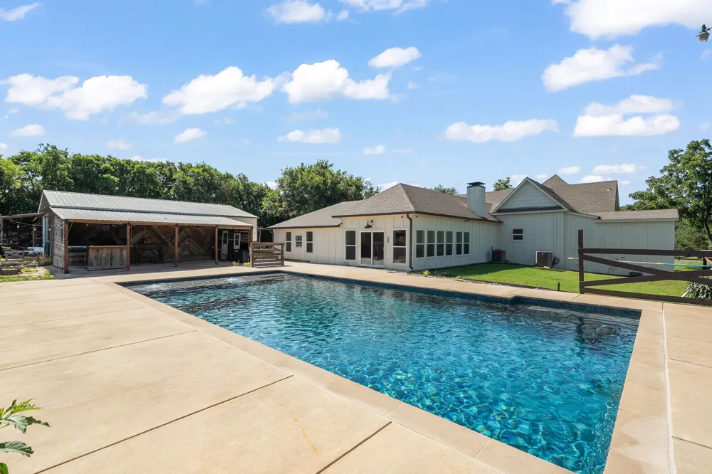 518 E College Street Gunter, TX 75058