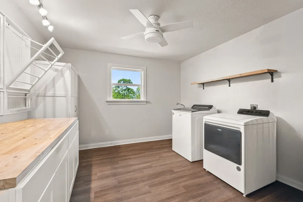 518 E College Street Gunter, TX 75058