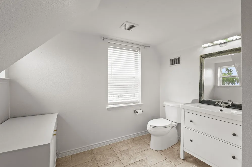 518 E College Street Gunter, TX 75058