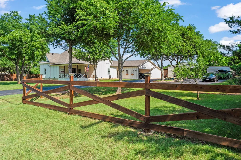 518 E College Street Gunter, TX 75058