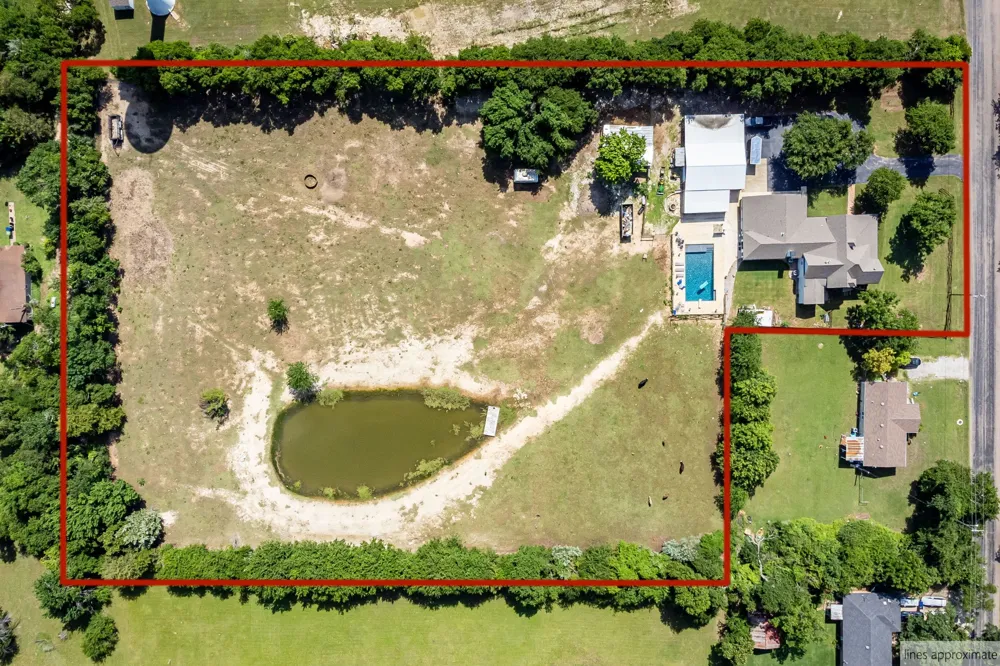 518 E College Street Gunter, TX 75058