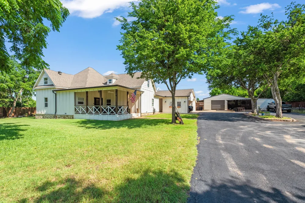 518 E College Street Gunter, TX 75058