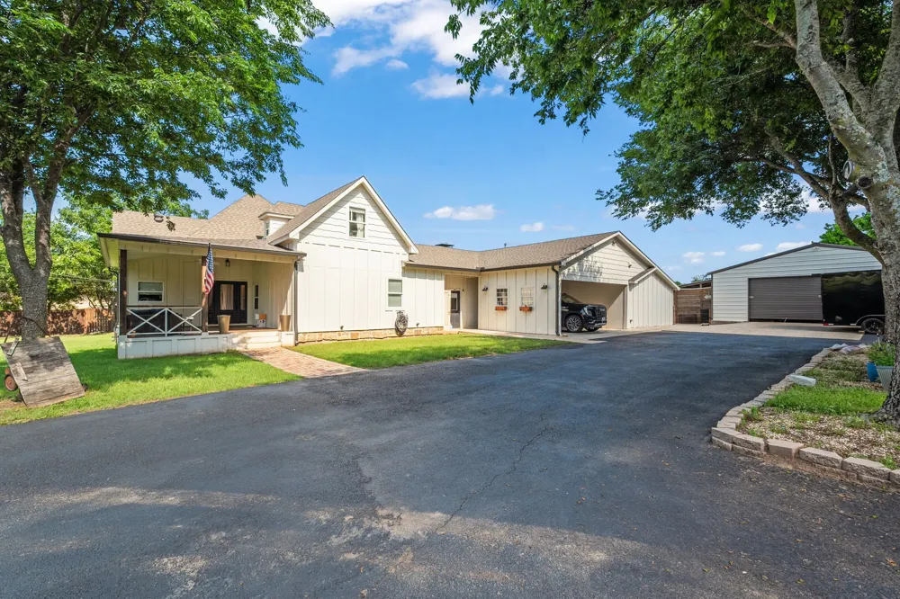 518 E College Street Gunter, TX 75058