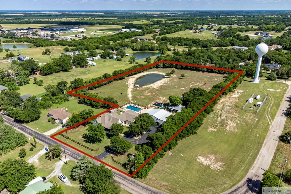 518 E College Street Gunter, TX 75058