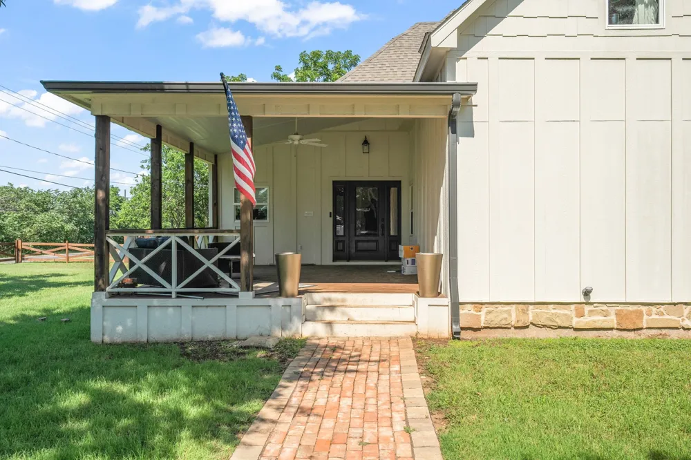 518 E College Street Gunter, TX 75058
