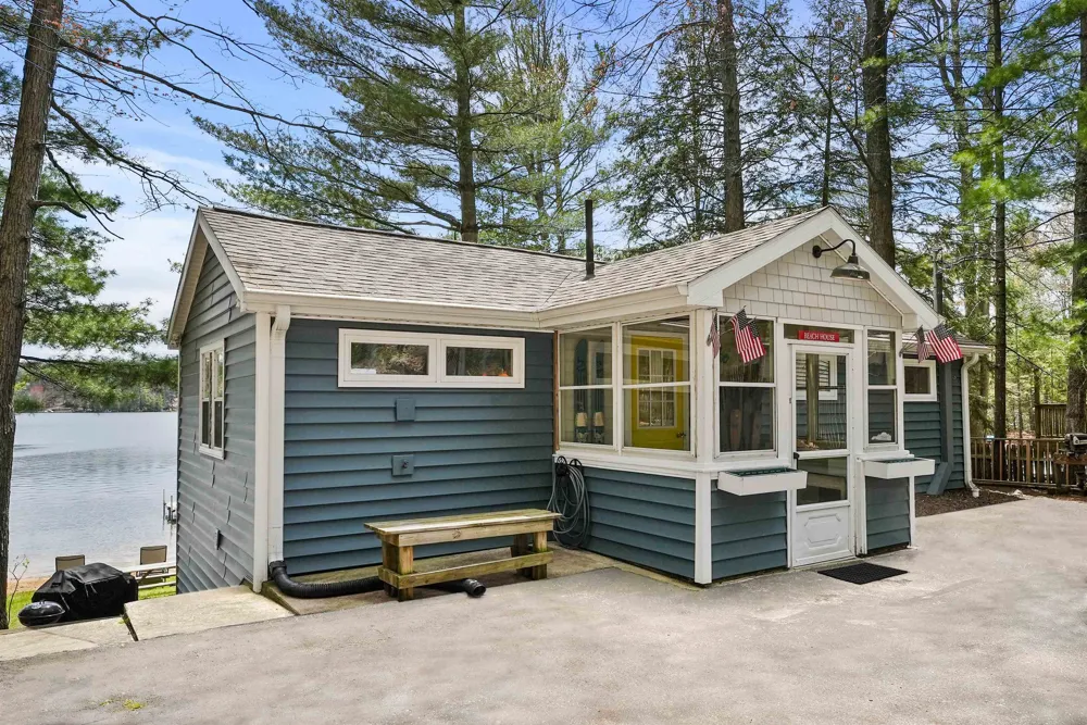 489 Peninsula Trail East Bay Township, MI 49696