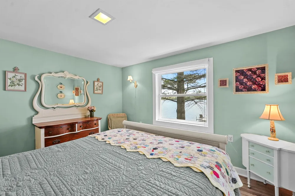 489 Peninsula Trail East Bay Township, MI 49696