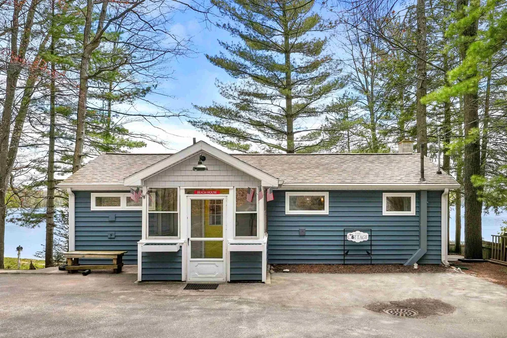 489 Peninsula Trail East Bay Township, MI 49696