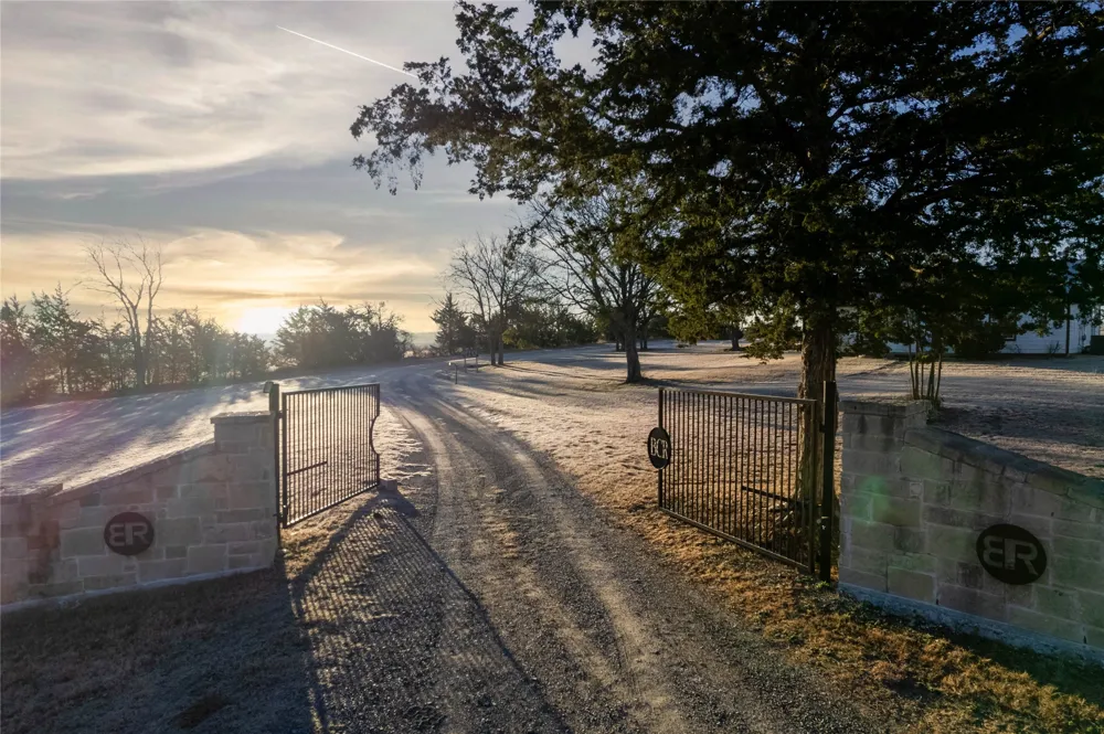 1922 Bethel Cannon Road Whitewright, TX 75491