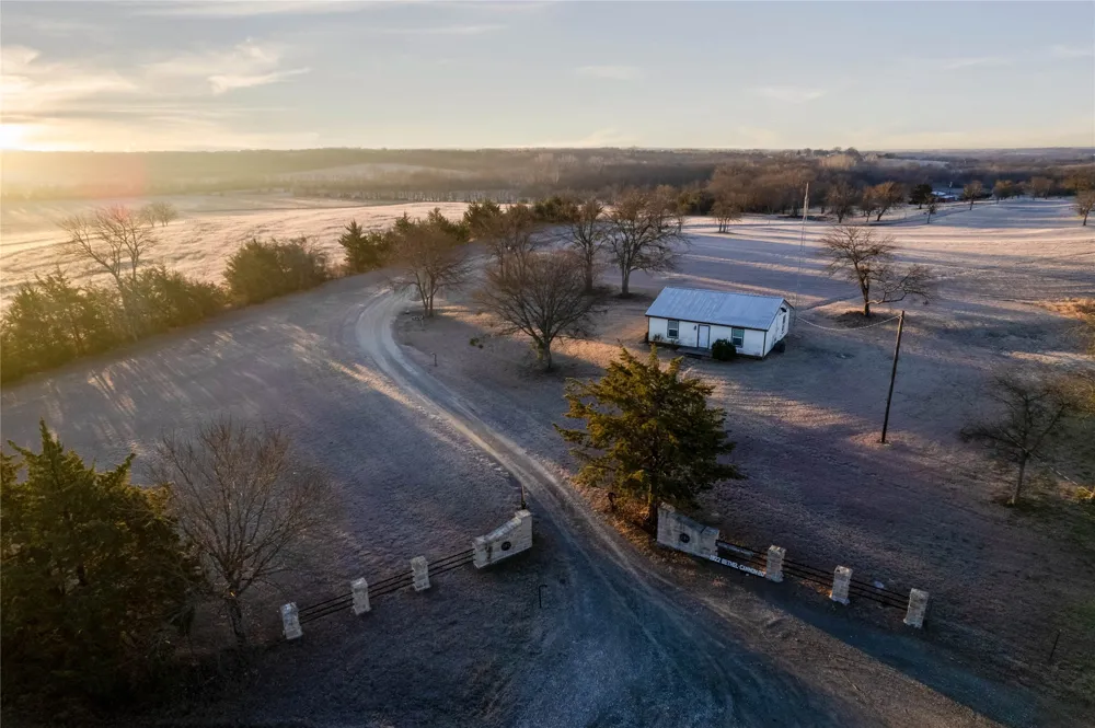1922 Bethel Cannon Road Whitewright, TX 75491