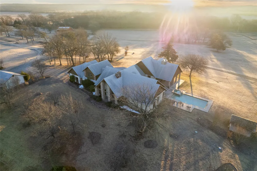 1922 Bethel Cannon Road Whitewright, TX 75491