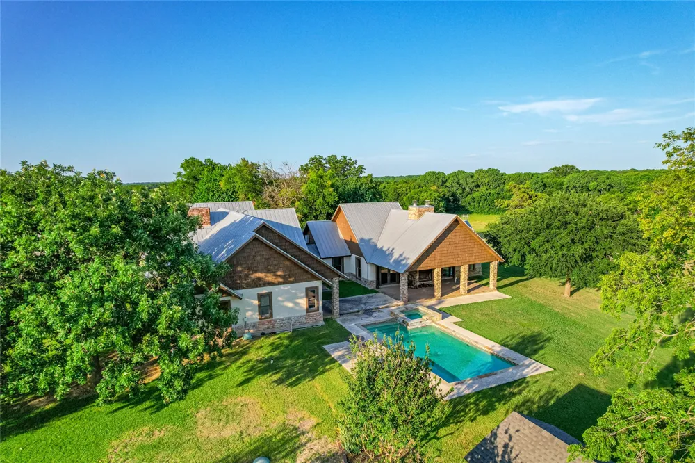 1922 Bethel Cannon Road Whitewright, TX 75491