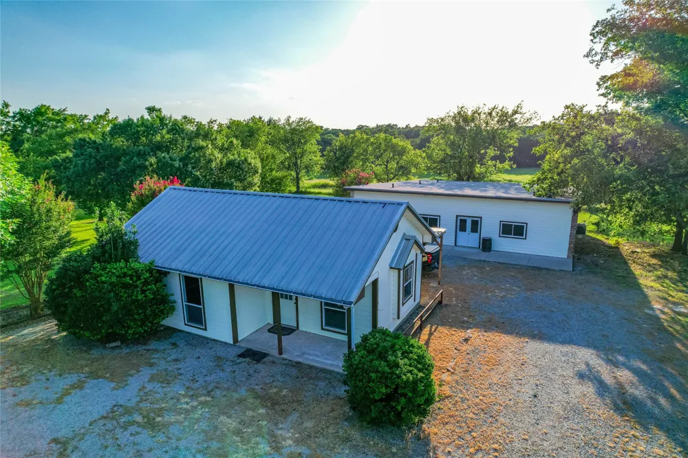 1922 Bethel Cannon Road Whitewright, TX 75491