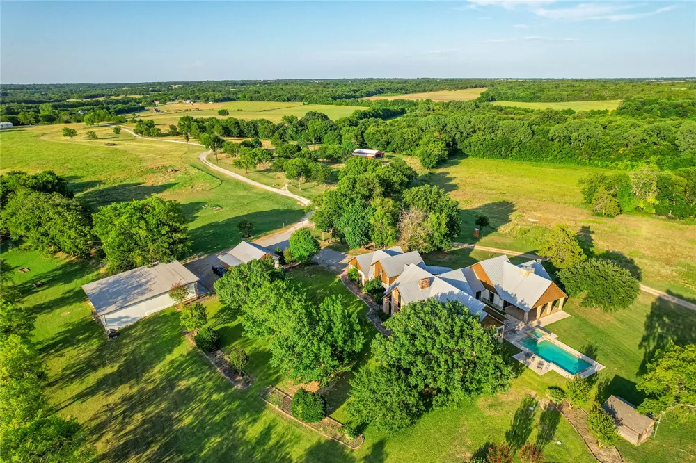 1922 Bethel Cannon Road Whitewright, TX 75491