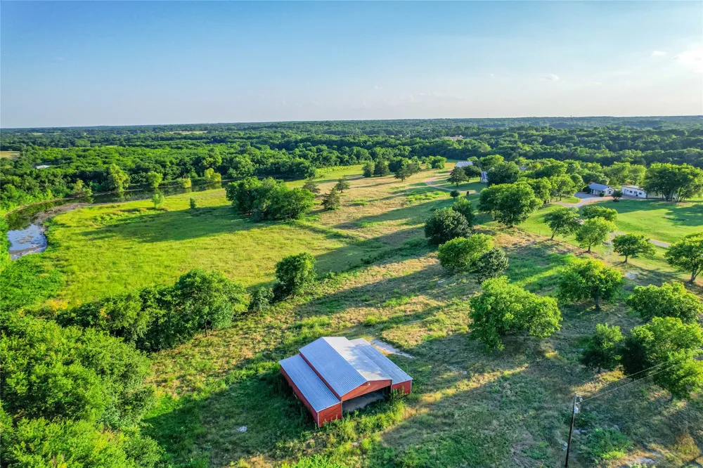 1922 Bethel Cannon Road Whitewright, TX 75491