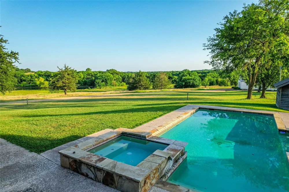 1922 Bethel Cannon Road Whitewright, TX 75491