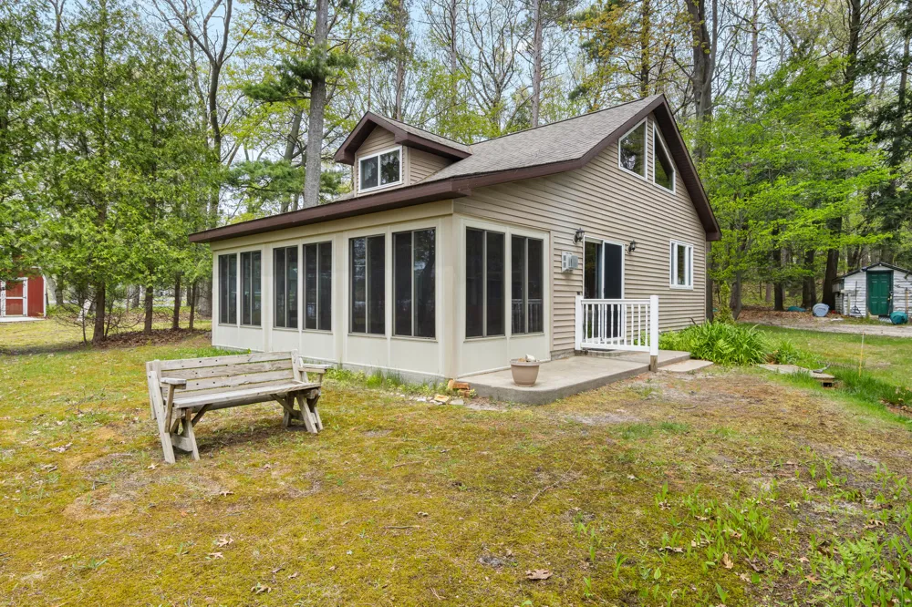 63 E Piney Road Manistee, MI 49660