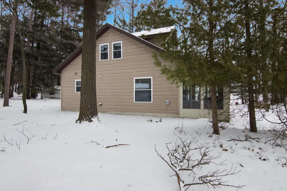63 E Piney Road Manistee, MI 49660