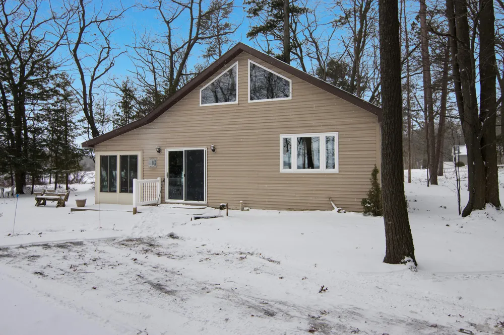 63 E Piney Road Manistee, MI 49660