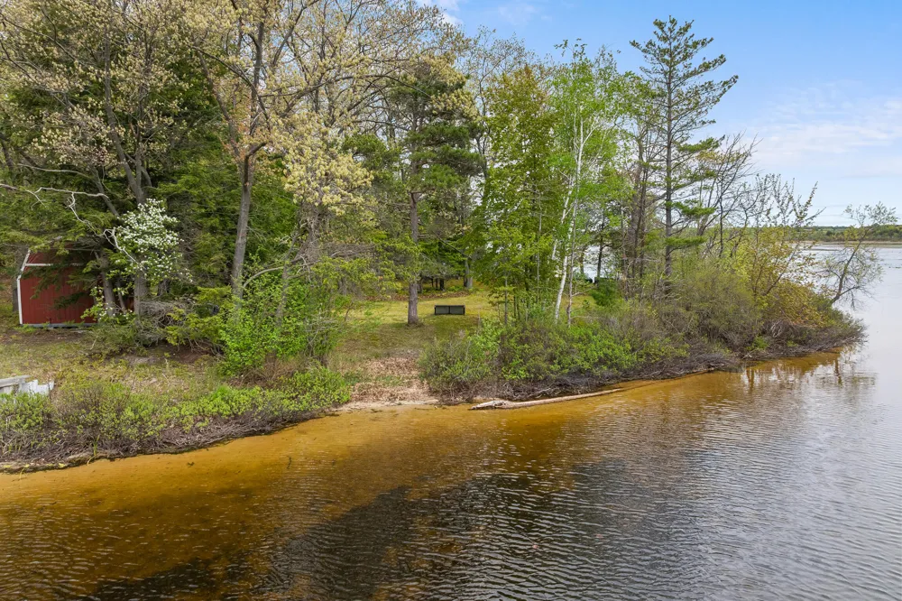 63 E Piney Road Manistee, MI 49660