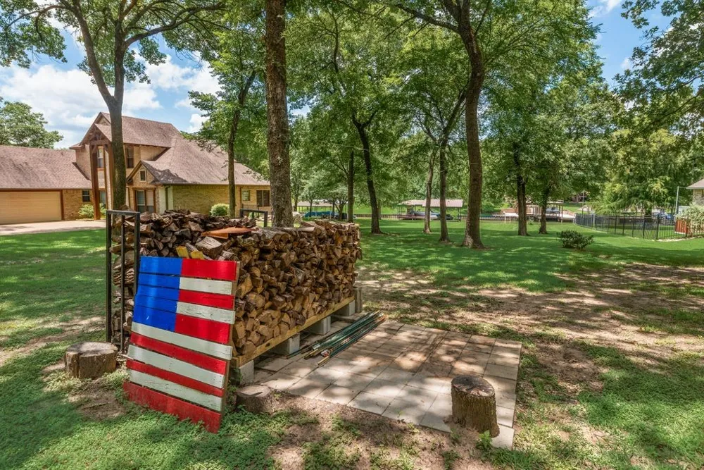 111 Bull Run Drive Streetman, TX 75859