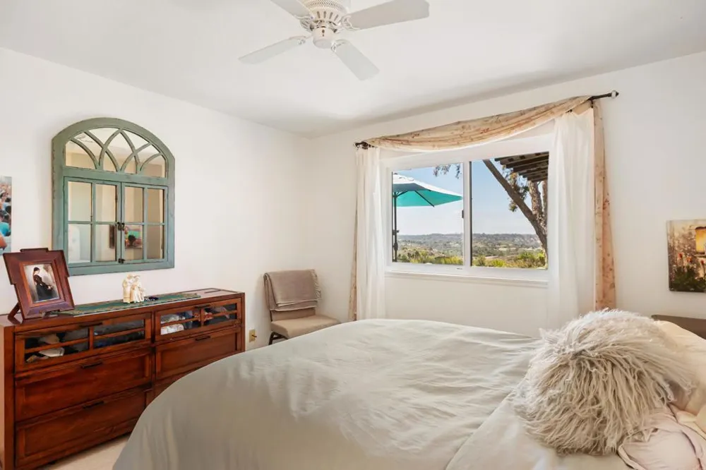 136 S Jayton Lane Encinitas, CA 92024