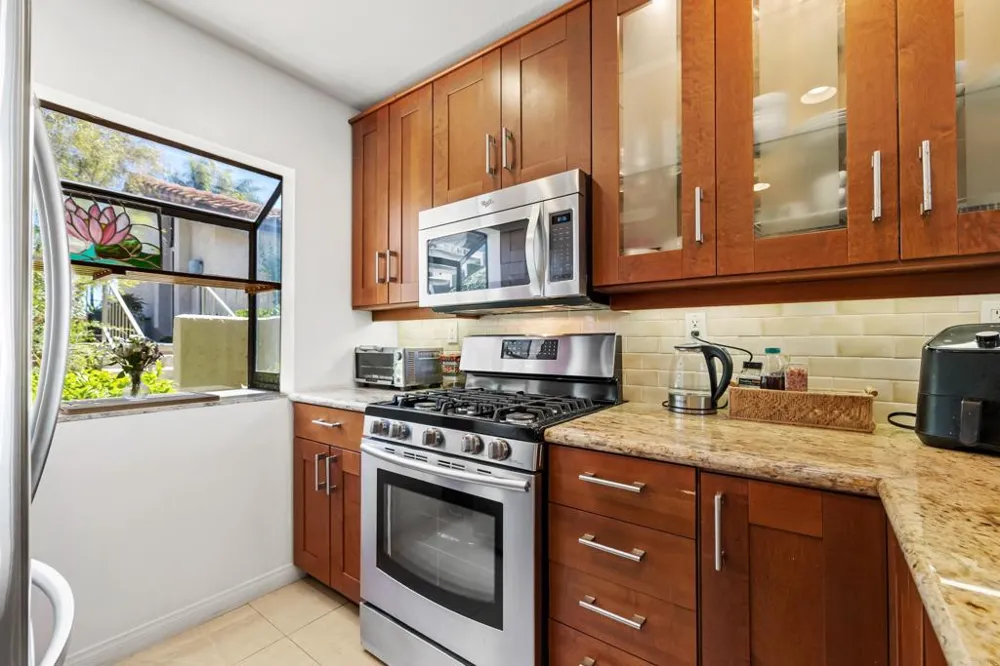 136 S Jayton Lane Encinitas, CA 92024