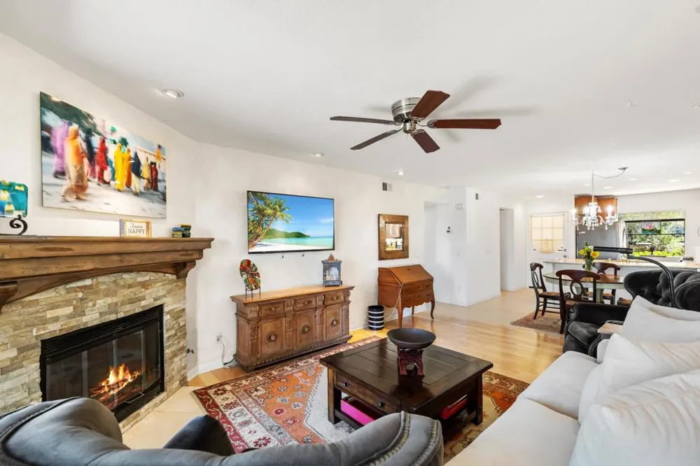 136 S Jayton Lane Encinitas, CA 92024