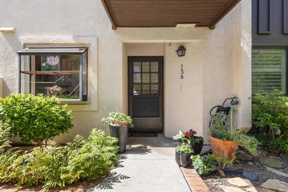 136 S Jayton Lane Encinitas, CA 92024