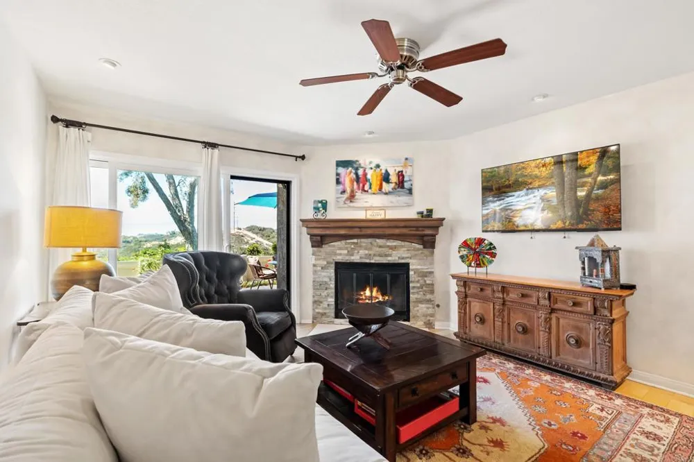 136 S Jayton Lane Encinitas, CA 92024