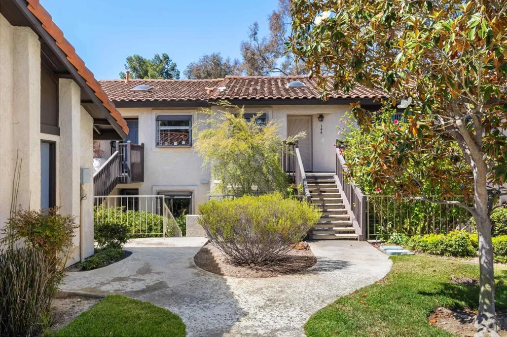 136 S Jayton Lane Encinitas, CA 92024