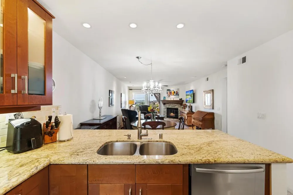 136 S Jayton Lane Encinitas, CA 92024