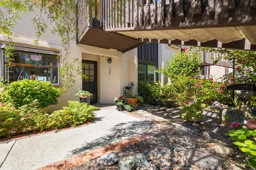 136 S Jayton Lane Encinitas, CA 92024
