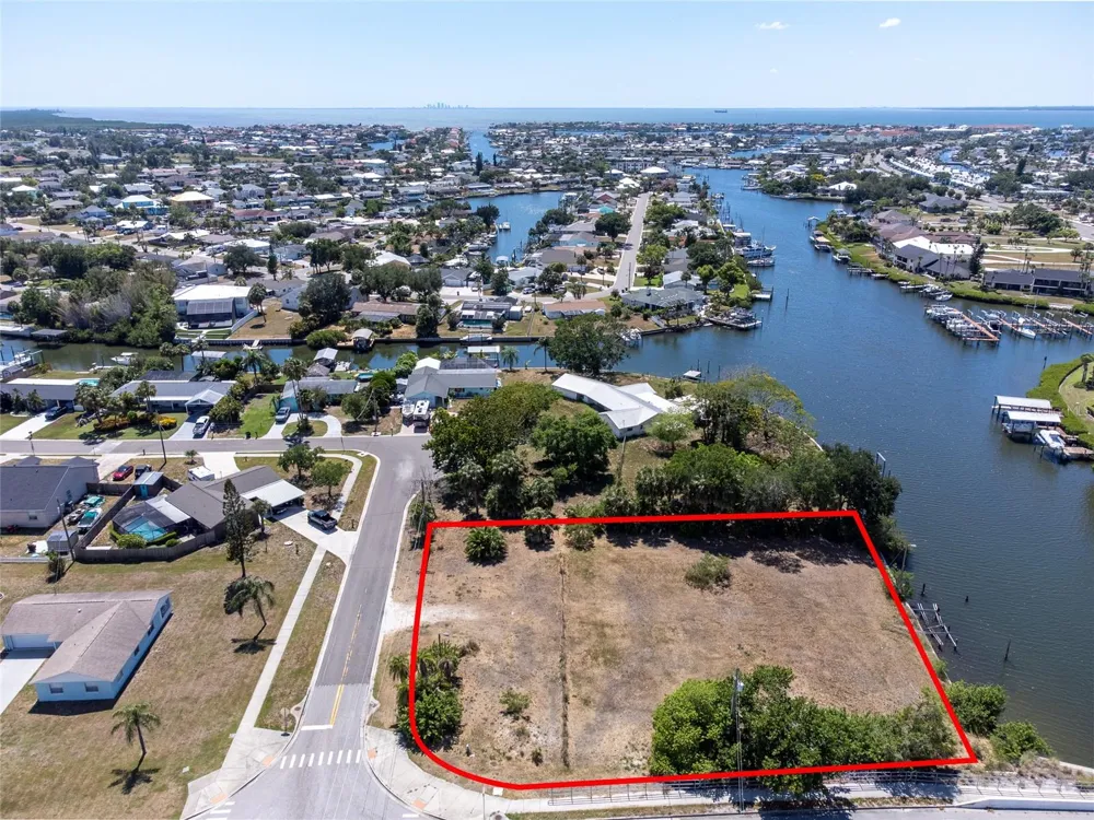 601 FLAMINGO DRIVE Apollo Beach, FL 33572