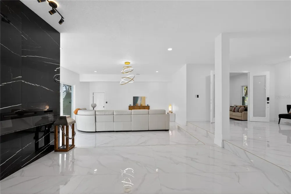 305 SWEETWATER CLUB CIRCLE Longwood, FL 32779
