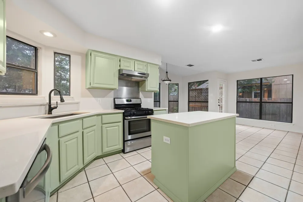 8712 Coastal Drive Austin, TX 78749