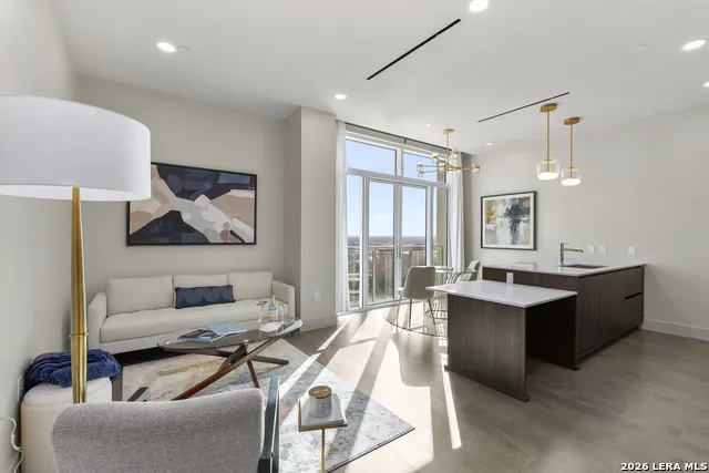 123 LEXINGTON AVE #1308 San Antonio, TX 78205