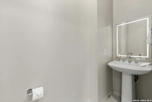 123 LEXINGTON AVE #1308 San Antonio, TX 78205