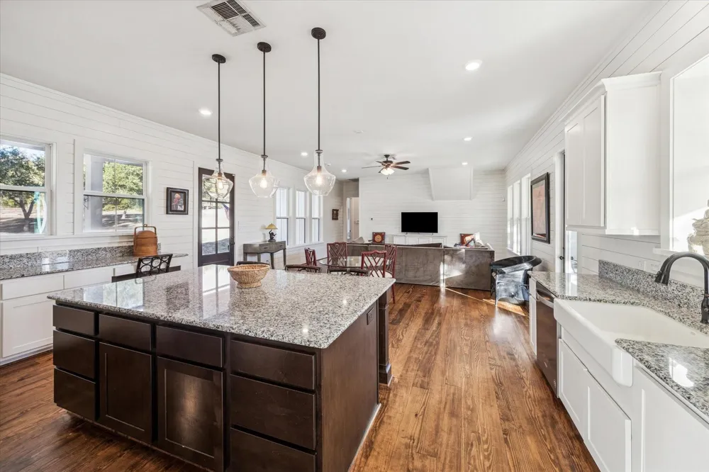 124 Rebekah's Crossing Round Top, TX 78954