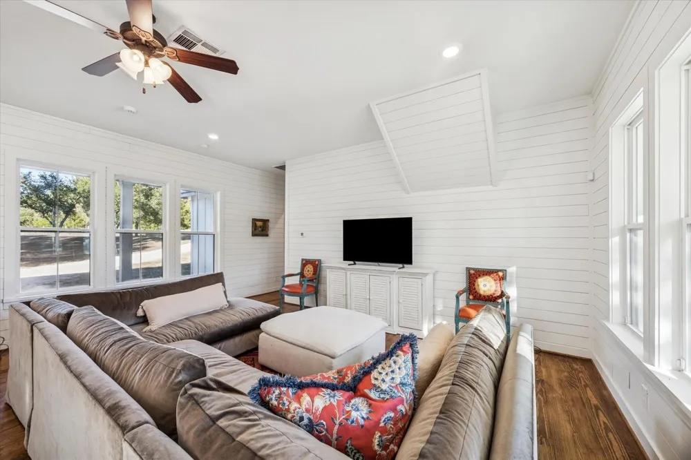 124 Rebekah's Crossing Round Top, TX 78954