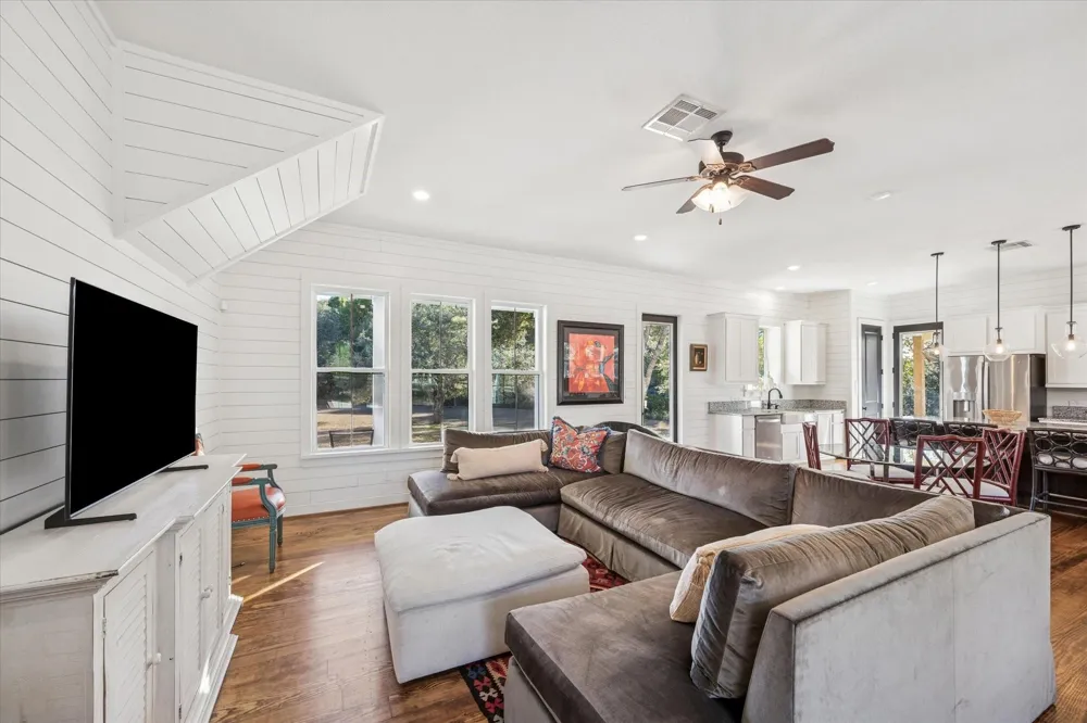 124 Rebekah's Crossing Round Top, TX 78954
