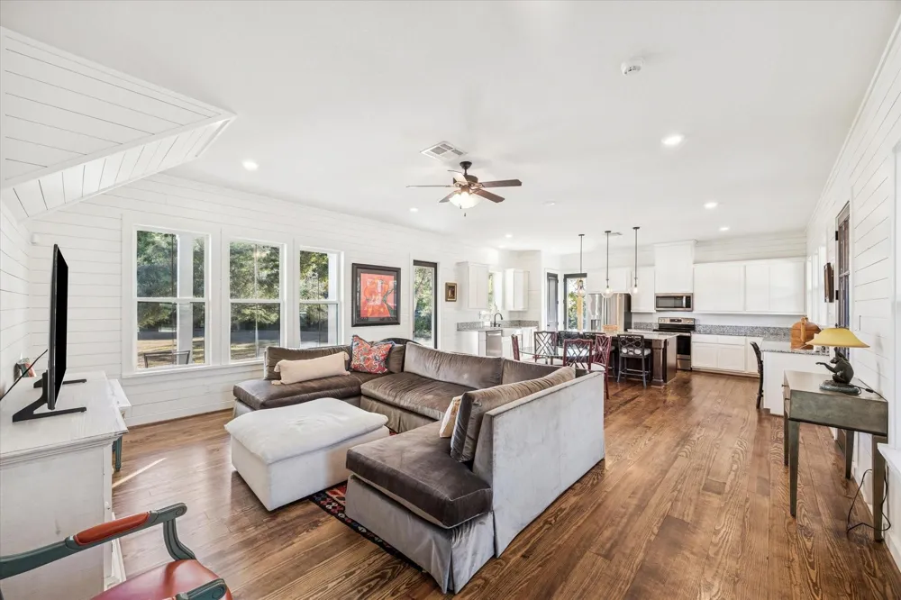 124 Rebekah's Crossing Round Top, TX 78954
