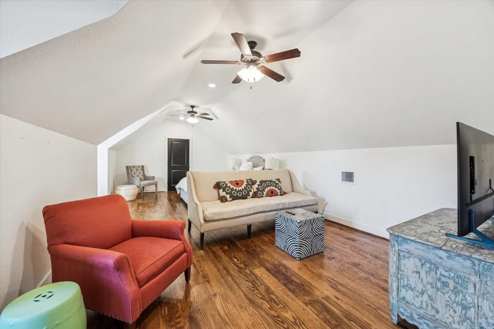 124 Rebekah's Crossing Round Top, TX 78954